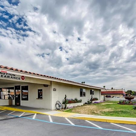Motel 6 Мантика Екстериор снимка