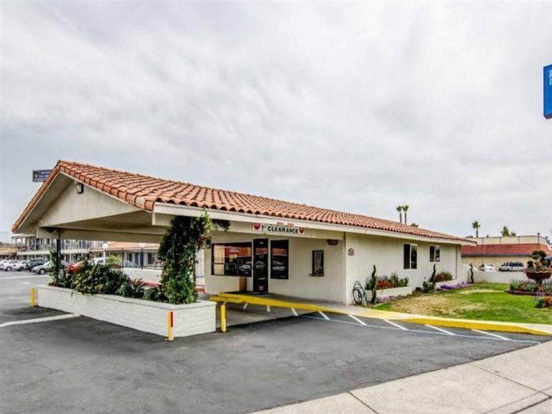 Motel 6 Мантика Екстериор снимка