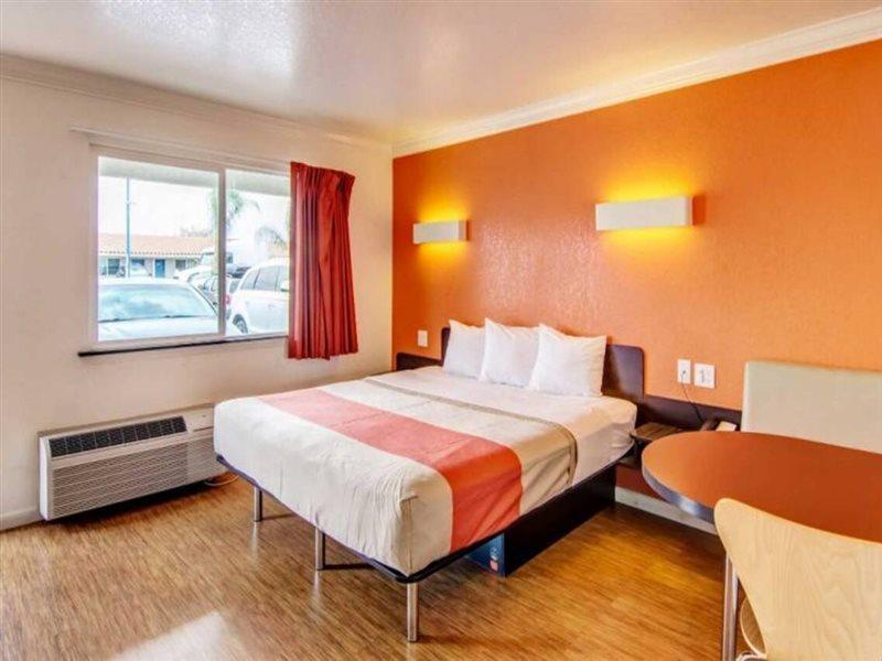 Motel 6 Мантика Екстериор снимка