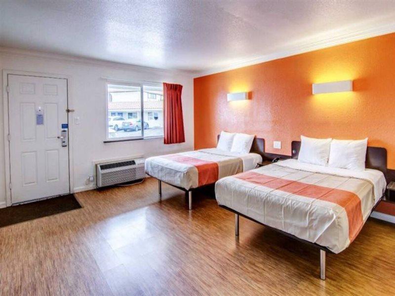 Motel 6 Мантика Екстериор снимка