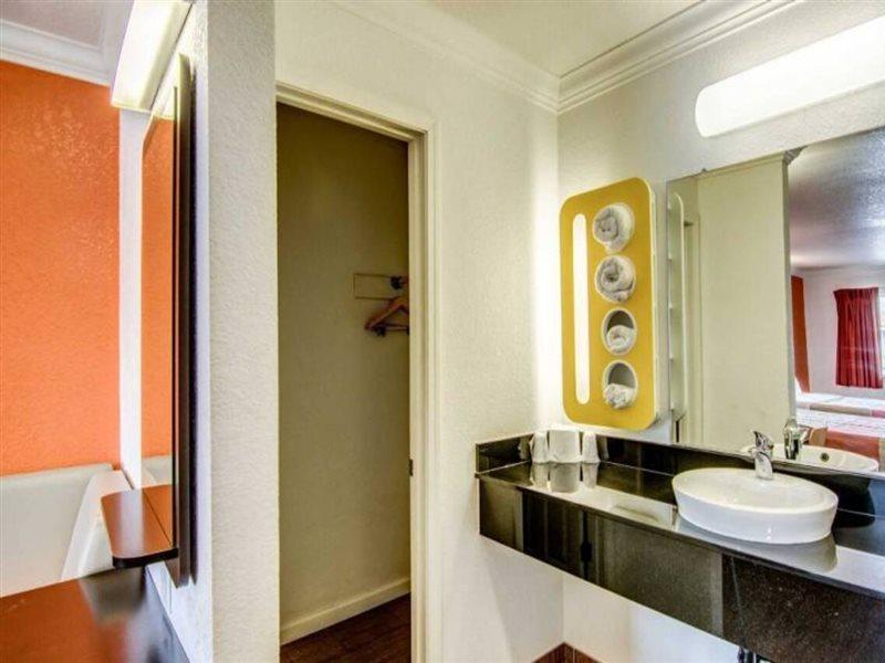 Motel 6 Мантика Екстериор снимка