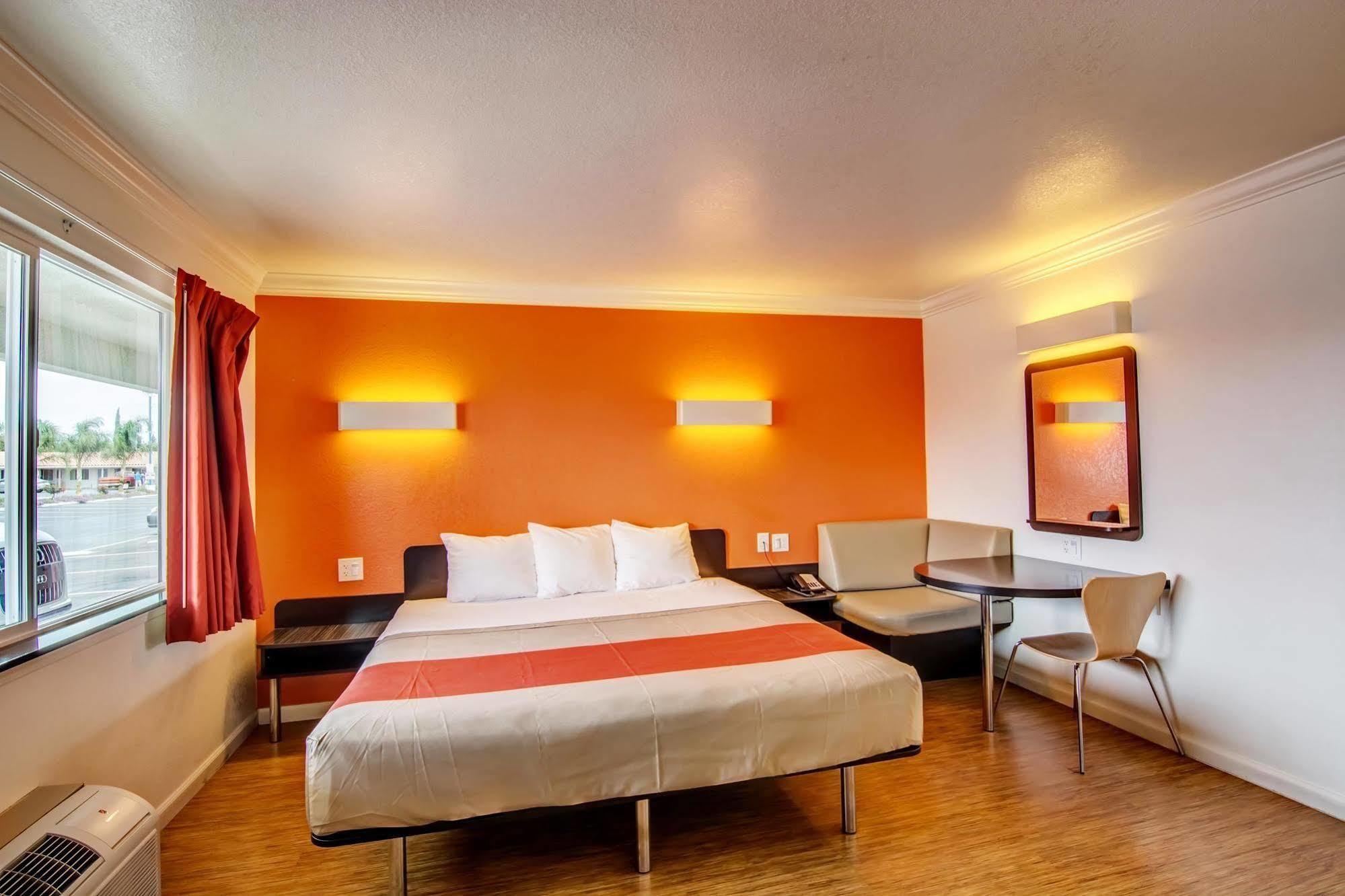 Motel 6 Мантика Екстериор снимка