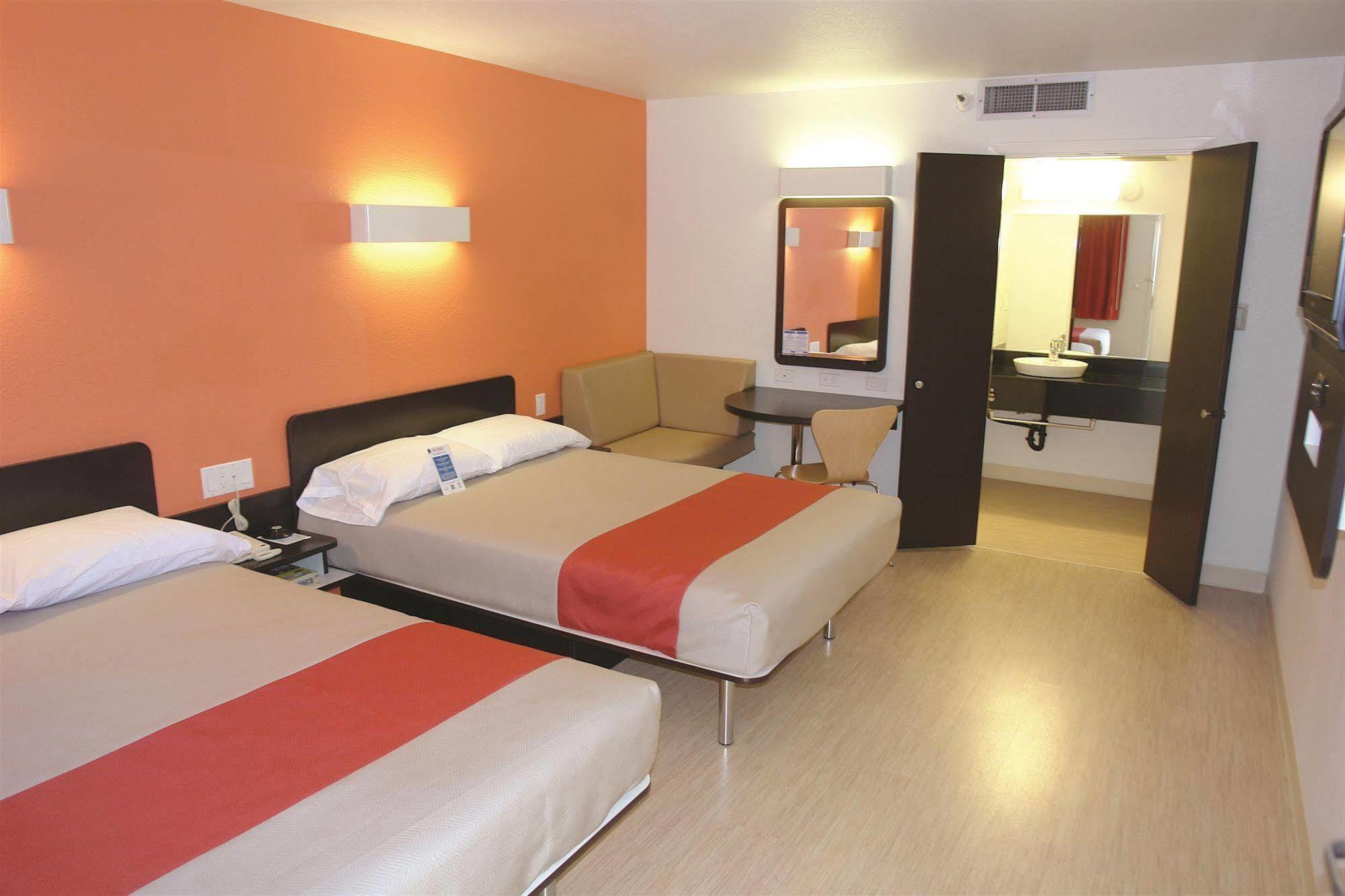 Motel 6 Мантика Екстериор снимка