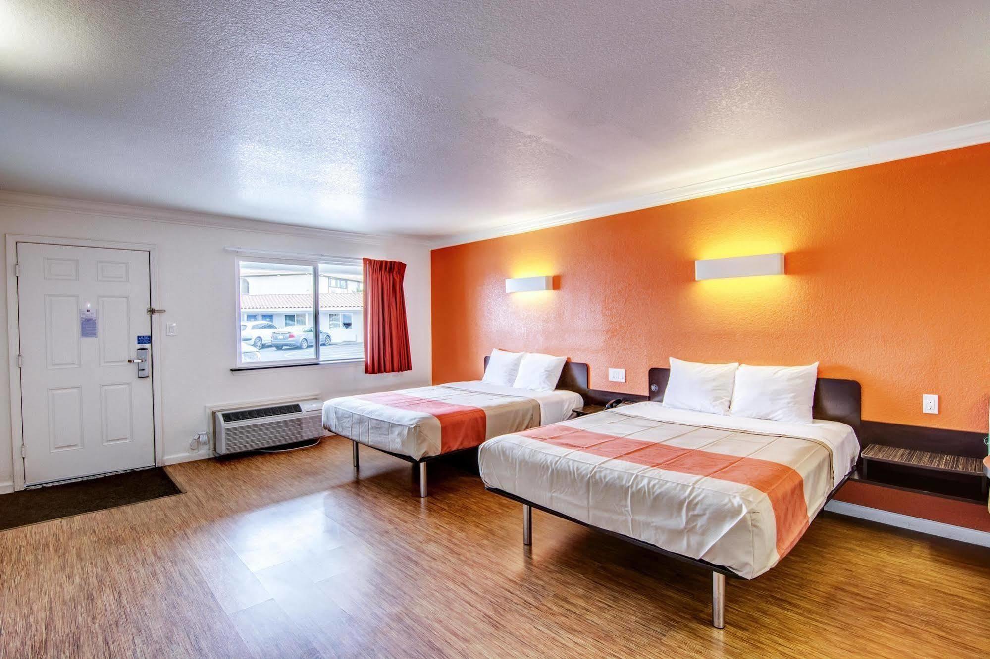 Motel 6 Мантика Екстериор снимка