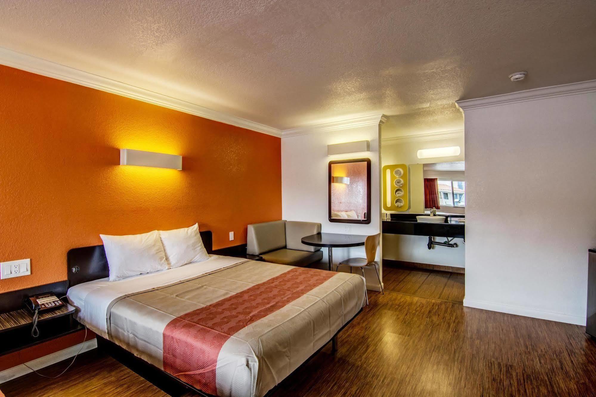 Motel 6 Мантика Екстериор снимка