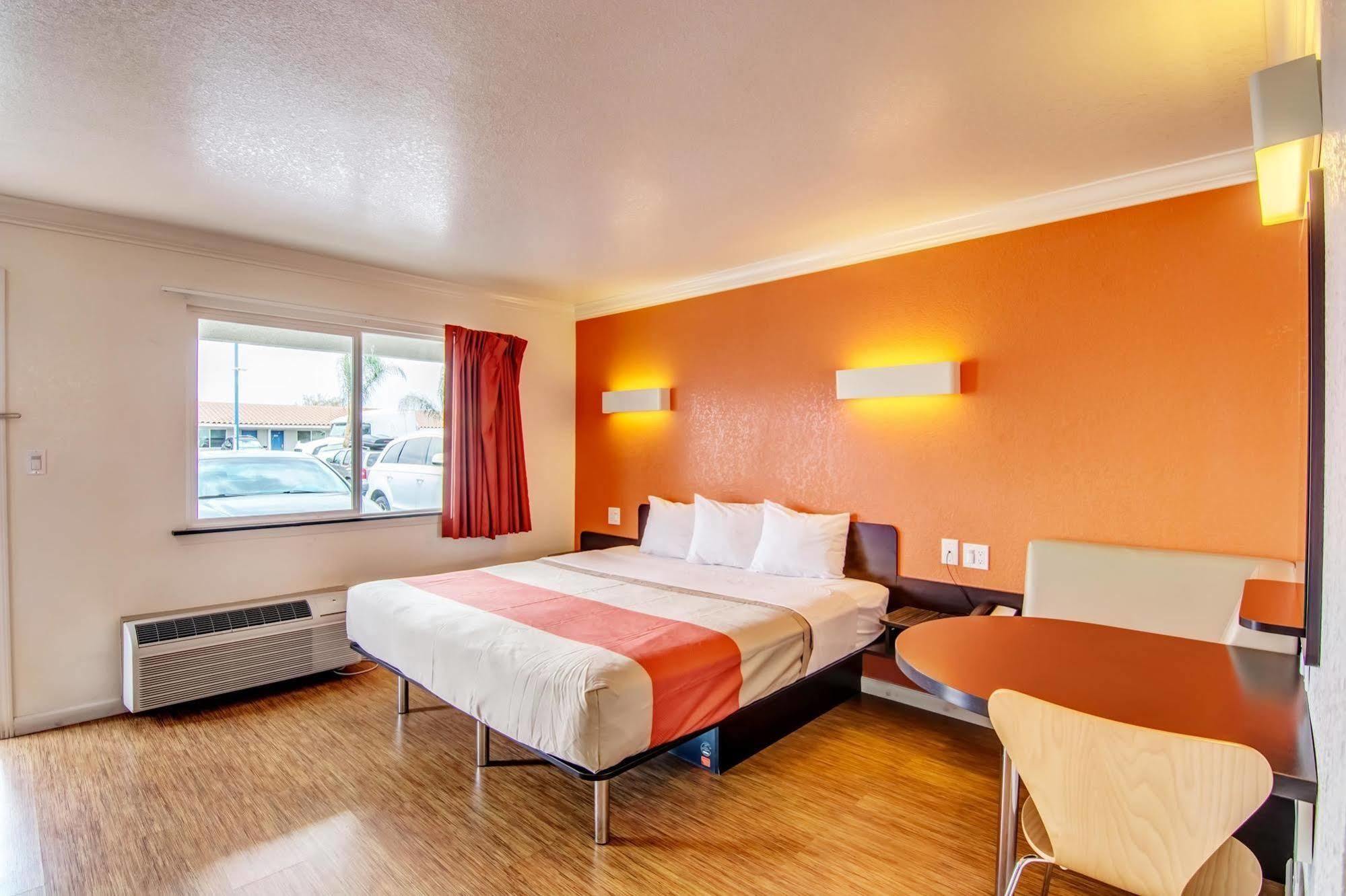 Motel 6 Мантика Екстериор снимка