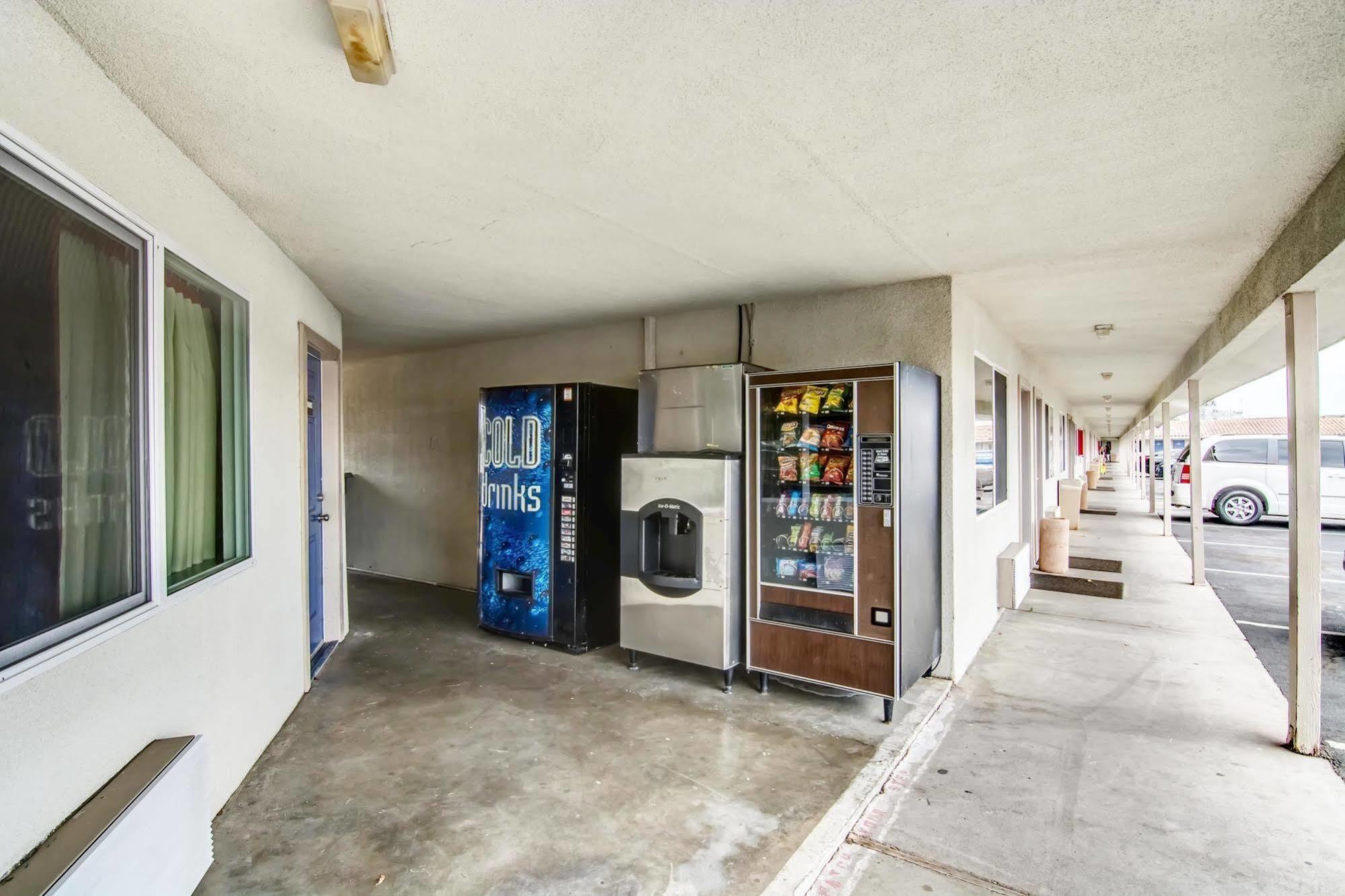Motel 6 Мантика Екстериор снимка
