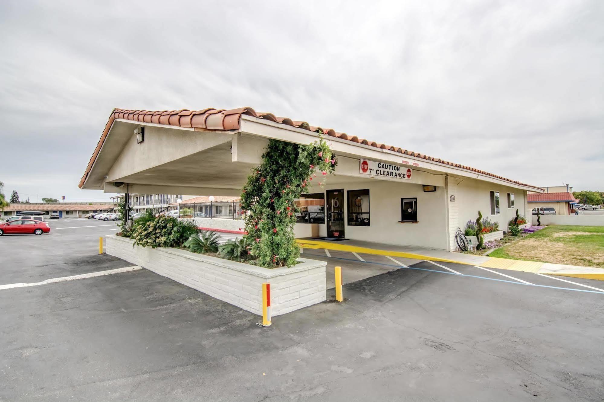 Motel 6 Мантика Екстериор снимка